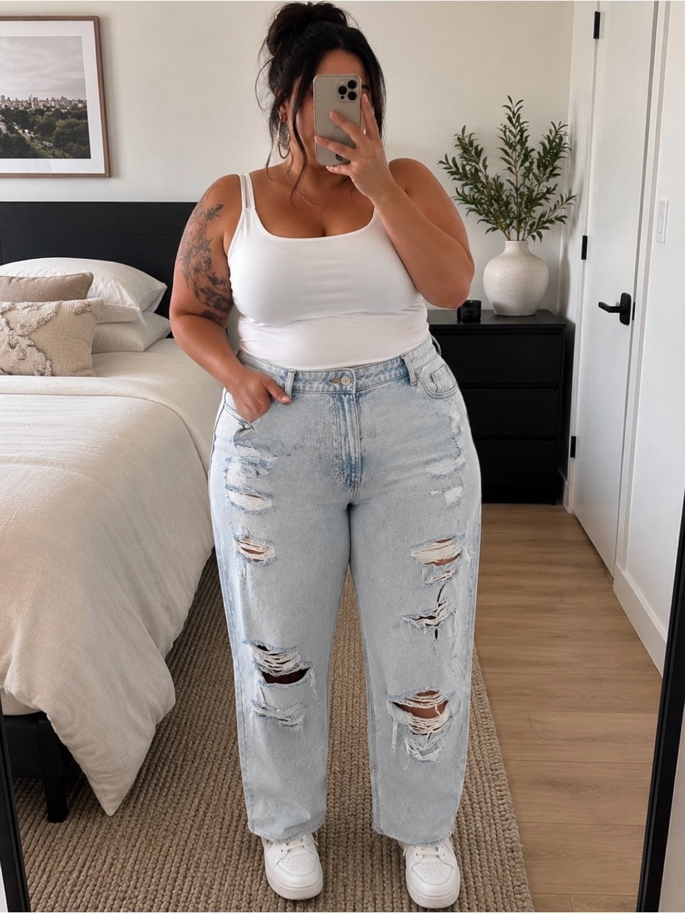 Plus size American Eagle mom Jean Light Wash High Rise Distressed  size 20